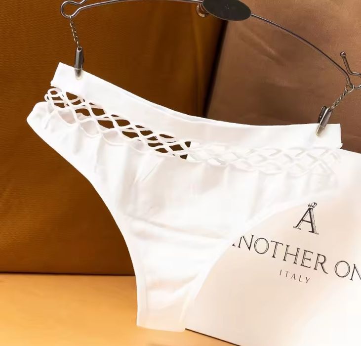 Nowe majtki stringi czarne białe niebieskie M 38