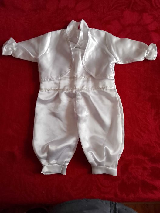 ubranko do chrztu dla chłopca białe jednoczęściowe
