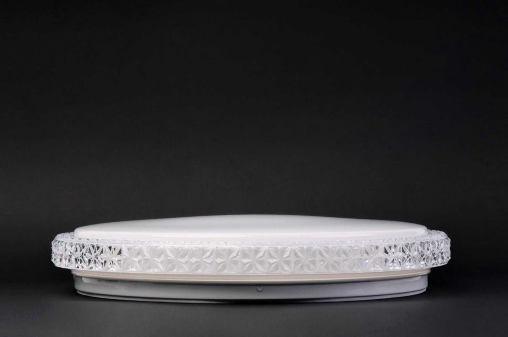 Хрустальна люстра — стельовий світильник різних розмірів