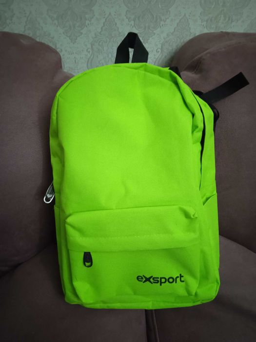 Стильний яскравий рюкзак