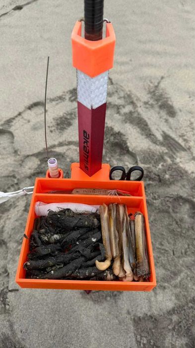 Suporte/tabuleiro com tampa para iscos e acessórios de pesca