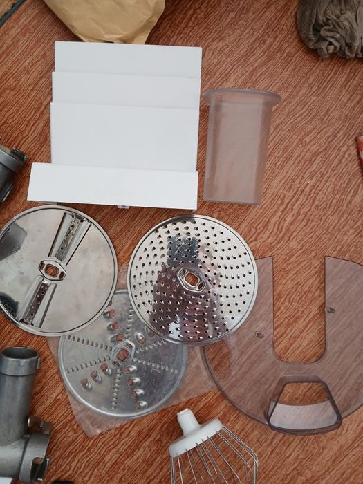 Кухоний комбайн Bosch с мясорубкой..