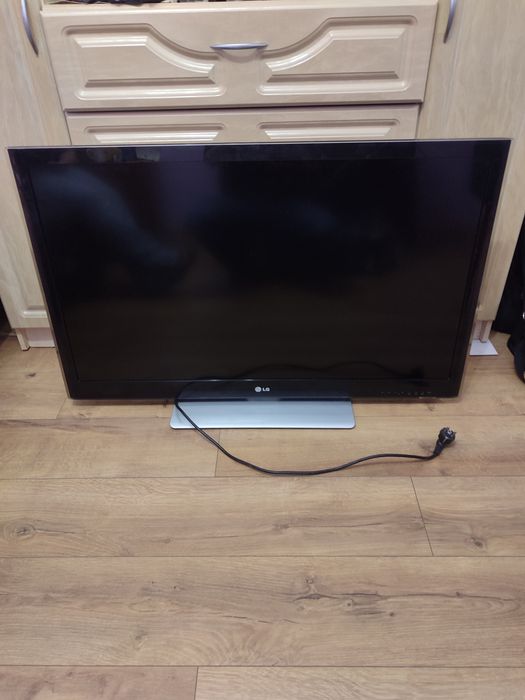 Плазма LG 42 lv 5500