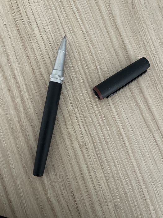 Caneta Hugo Boss com caixa