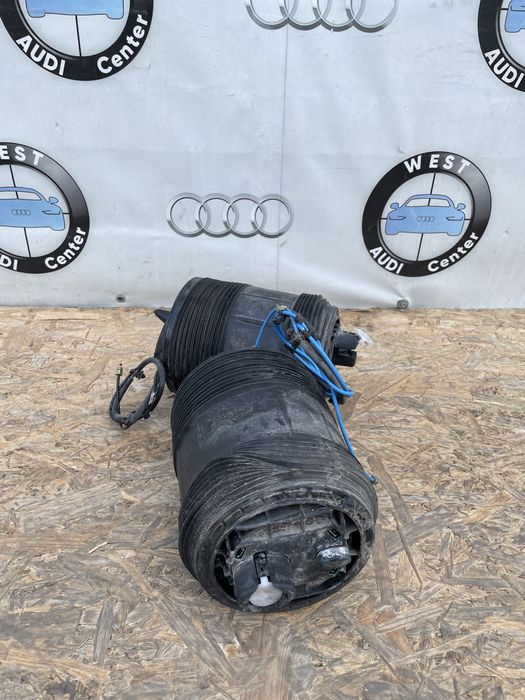 Задня пневмоподушка права ліва Audi Q7 4M0