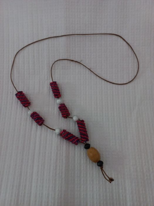 Conjunto de 2 colares novos típicos de Timor-Leste