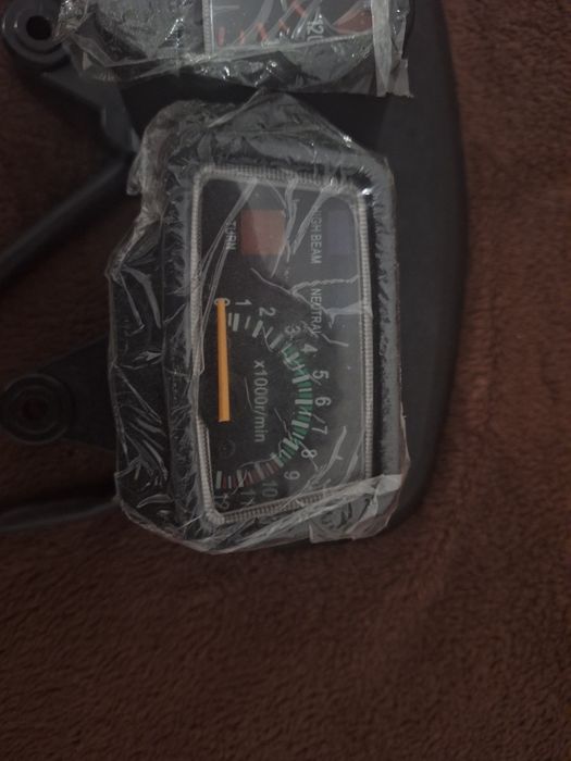 Vendo conta quilómetros e conta rotações Yamaha dtr DT XT/ manómetros