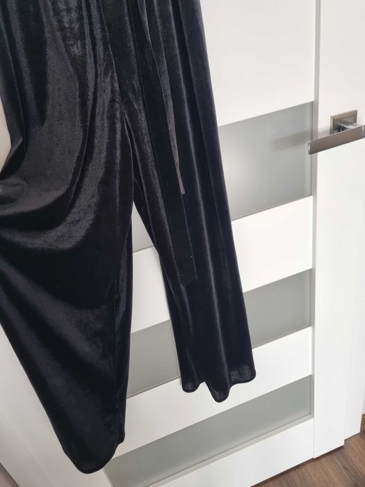 Kombinezon welurowy długi czarny na ramiączkach H&M