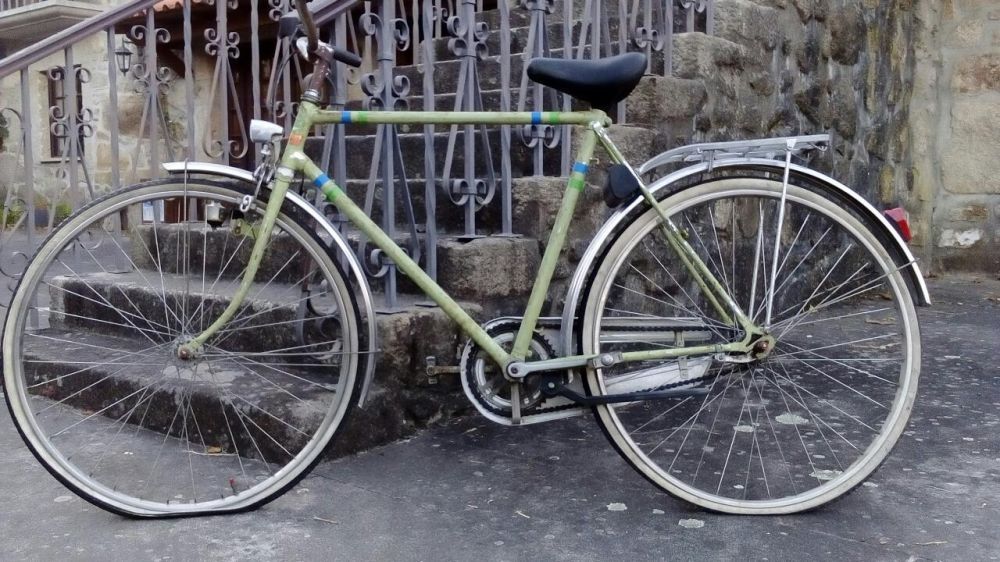 Bicicleta antiga para restaurar(Hercules)