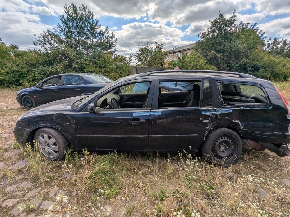 Два Mondeo Mk3 для відновлення або на запчастини