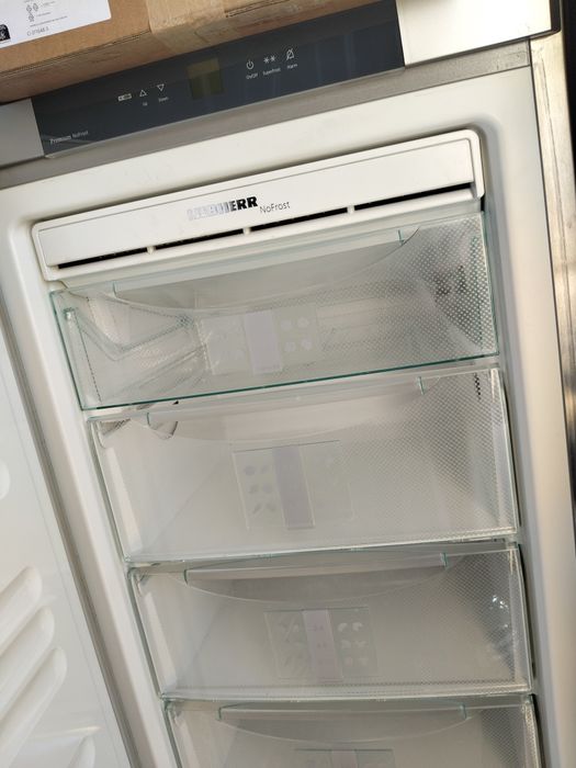 Srebrna zamrażarka  Liebherr 304 litry