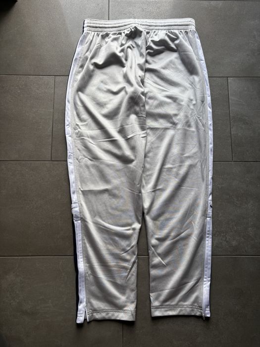 Śliskie szare dresy Nike typu proste