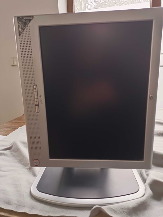 Monitor HP 1530 15 cali