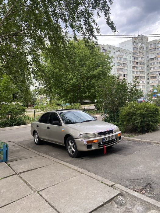 Mazda323VBA седан