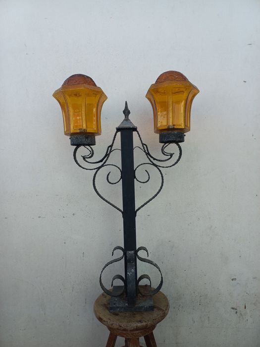 Candeeiros de jardim em ferro e alumínio