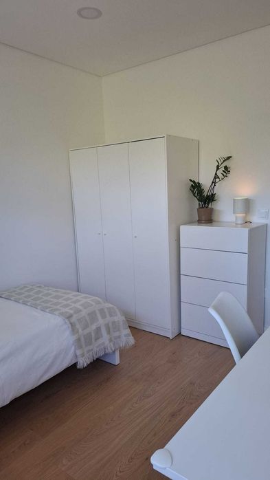 Quarto para Alugar em Apartamento Totalmente Renovado (exclusivo a estudante universitária) – a 4 min do Metro de Francos