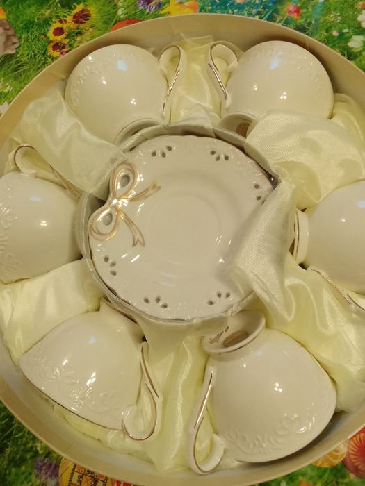 Продам фарфоровый кофейный набор