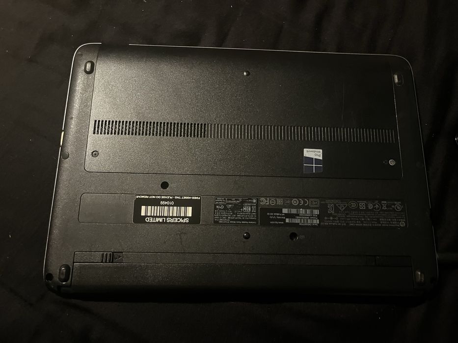 Laptop hp z ładowarką