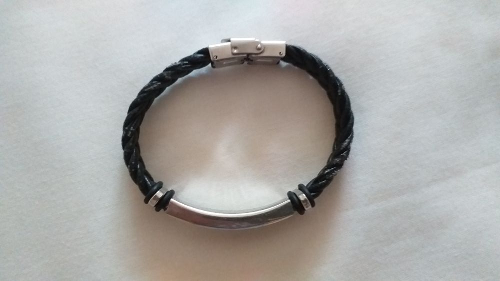 Pulseira de homem em aço e couro