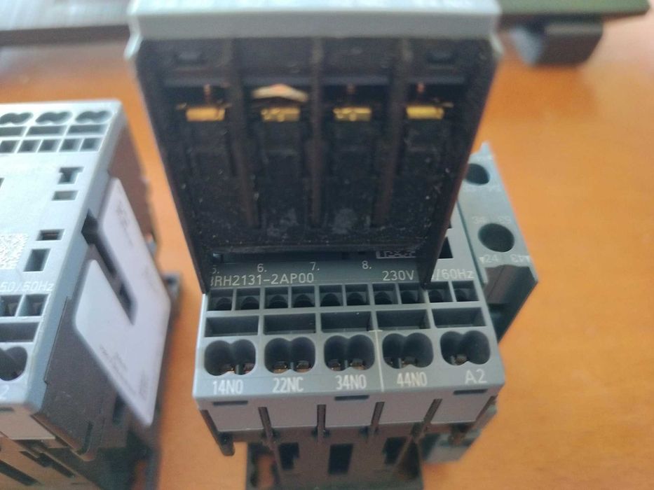 Relés contatores Siemens Sirius 3RH2131-2AP00