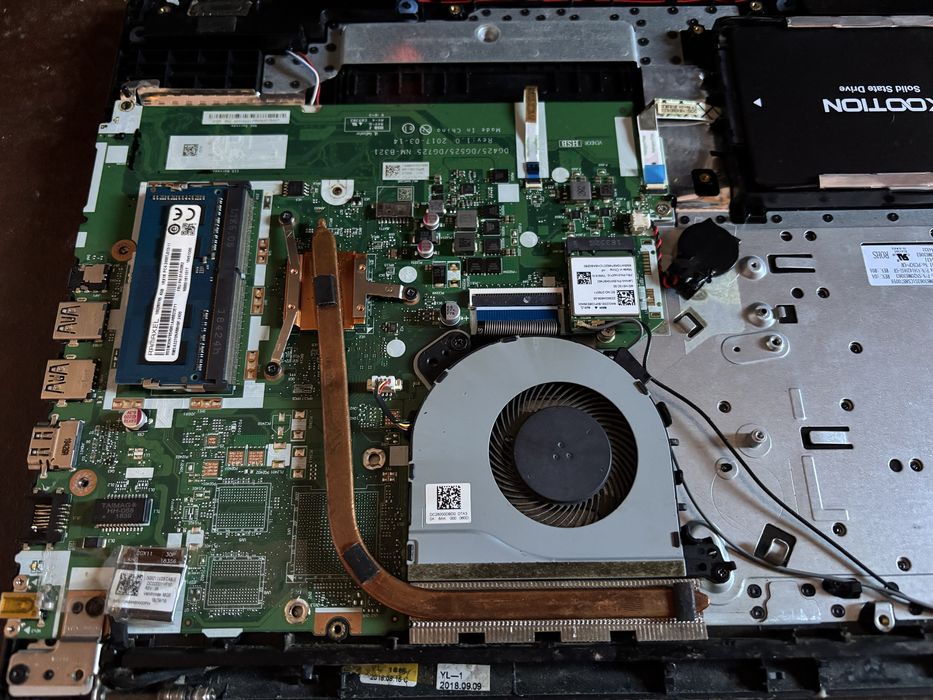 Ноутбук Lenovo Ideapad 330  на запчастини Amd e2 9000 radeon R2 2c+2g