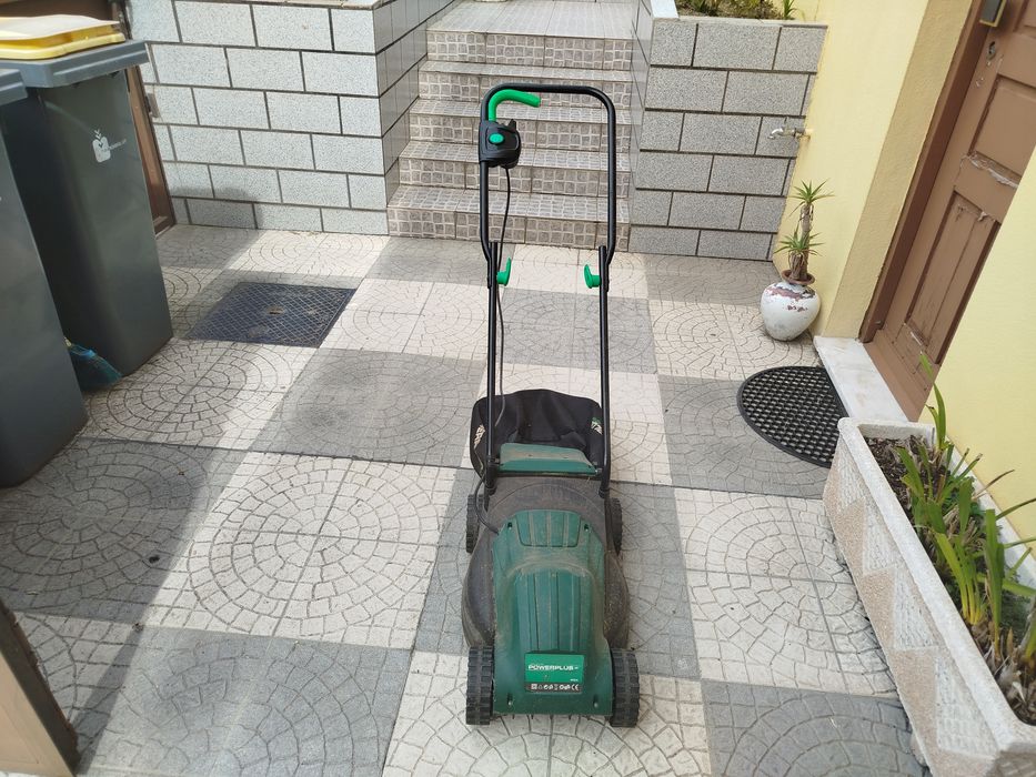 Máquina de cortar relvam