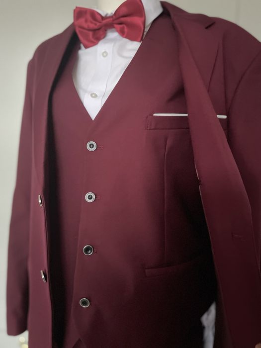 NOWY.  Garniur  męski  L , XL. trzy częściowy