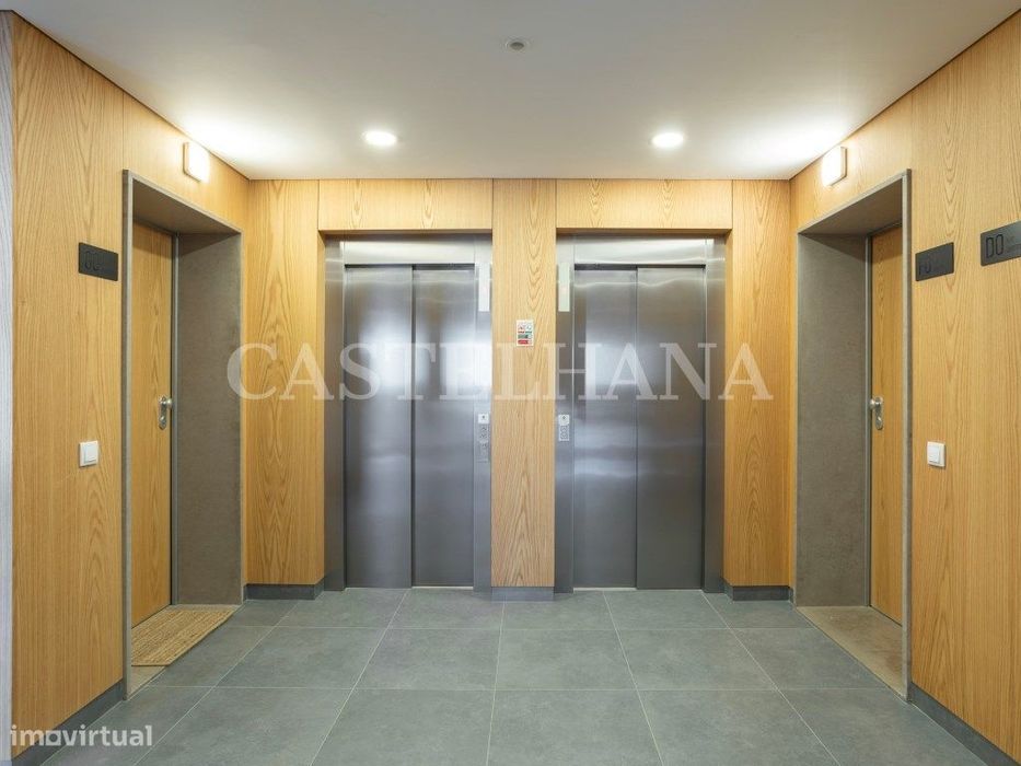 Apartamento T2 duplex, com varanda, em Faro