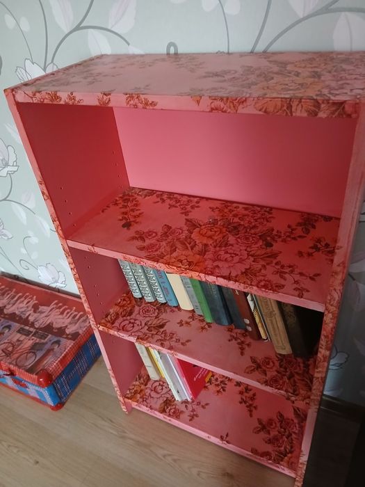 Продам мебель для гостинной:шкаф и стеллаж.