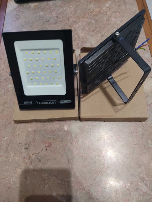 (NOVOS) Focos IP67/30W