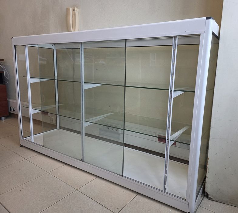 Móvel em alumínio lacado a branco