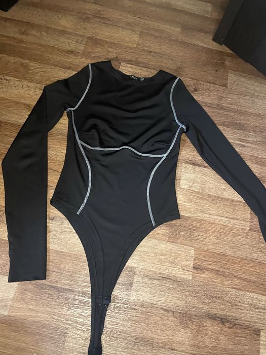 Неймовірний бодік, з вирізом під пальчик, гарний стан