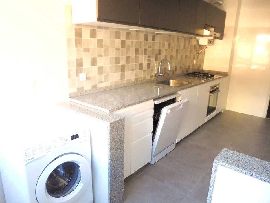 Quinta da Maia, excelente T 2 remodelado, junto Solum, Alma Shopping, disponível de imediato