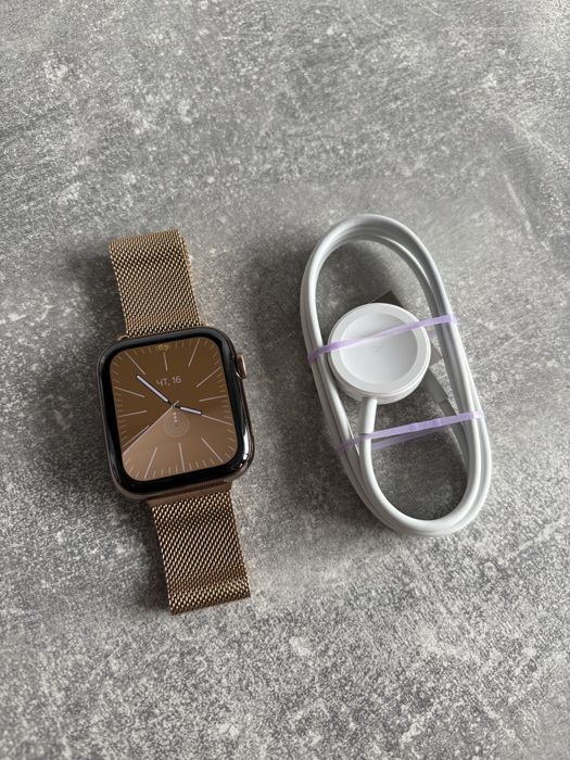Apple Watch 5 44mm Gold Stainless Steel / 97% аккумулятор
