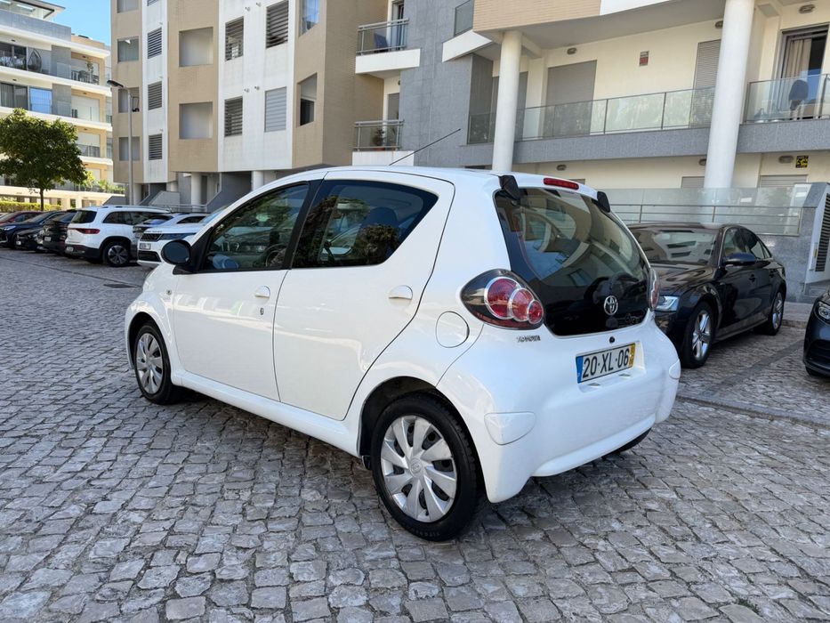 Toyota Aygo 1.0 gasolina 68 cv + A/C impecável !