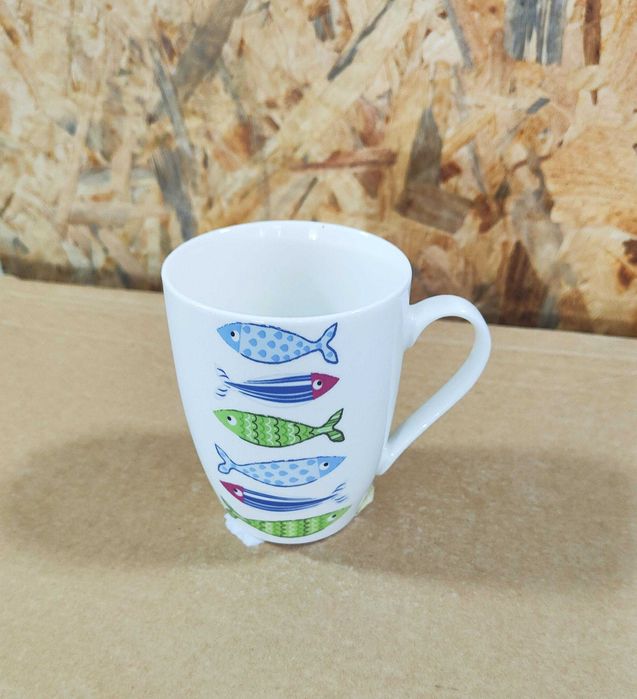 Caneca Com Padrão de Peixes Coloridos