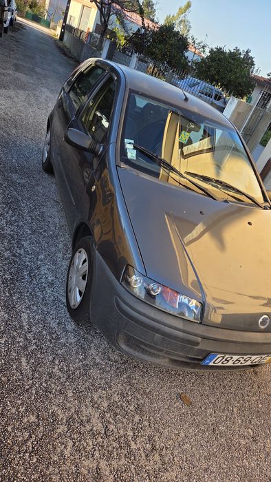 Punto ano 2000 ótimo para o dia a dia