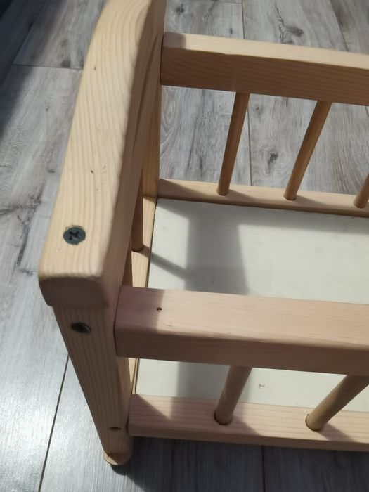 Кроватка-качалка из дерева для куколки или пупса.