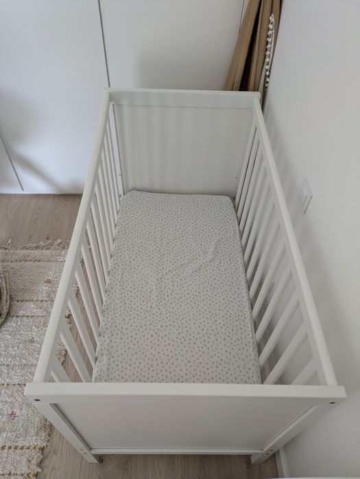 Vendo berço SUNDVIK IKEA com colchão JÄTTETRÖTT