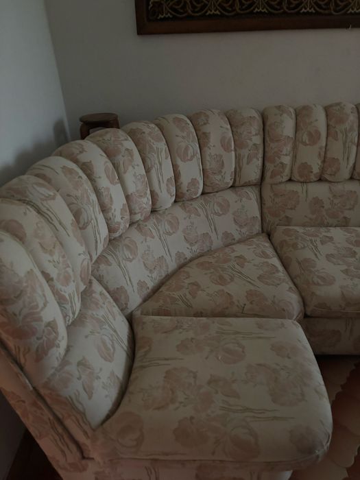 Sofá de canto com cama incluída