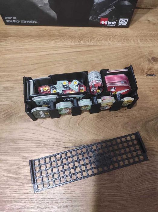 Insert 3D do gry planszowej This War of Mine – mieści 2 dodatki