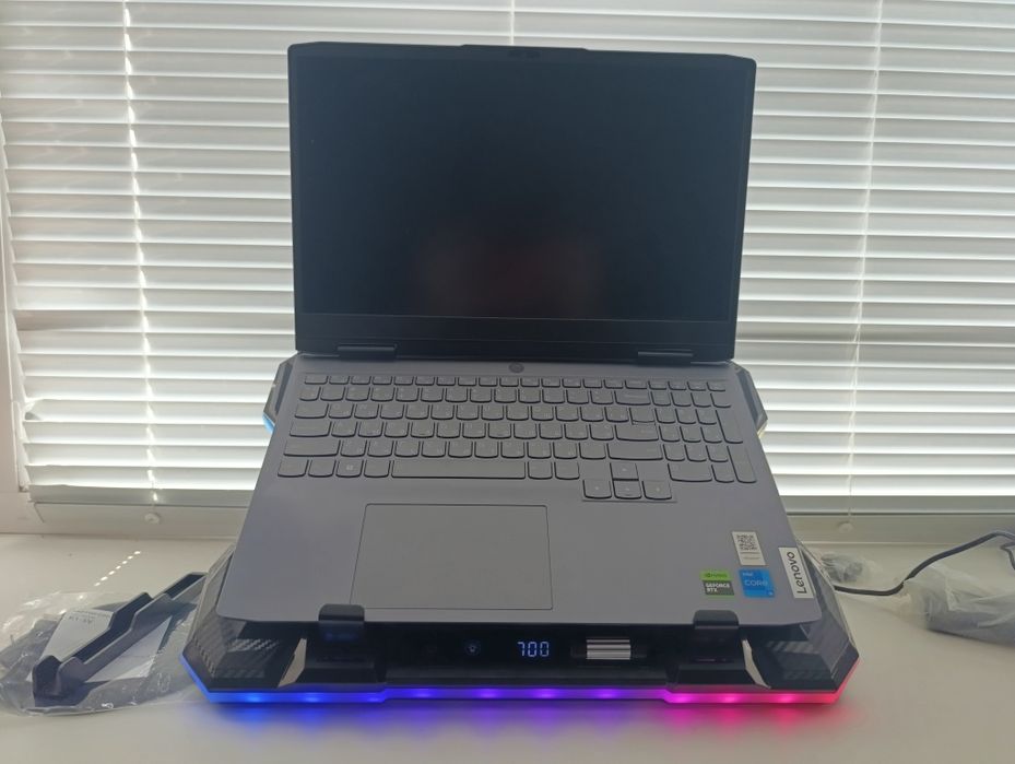 Топова вакуумна охолоджувальна підставка для ноутбука