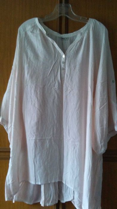 Elegancka i delikatna bluzka plus size z batystu wiskozowego w bardzo jasnym kolorze baby rose, Janina, 58
