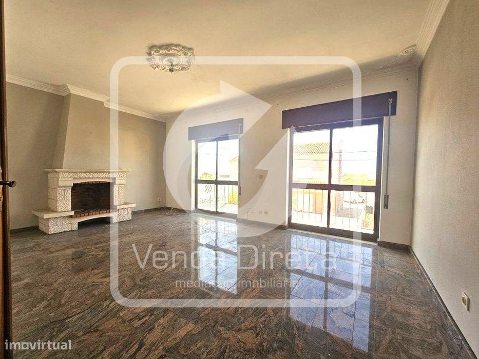 Apartamento T4 com terraço na Moita, próximo da praia do Rosário