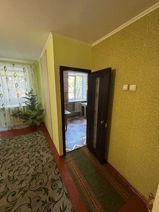 Продается 2 комнатная квартира. Центр. Вид на площадь. Славянск.