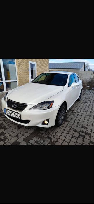 Lexus is250 awd (2012)