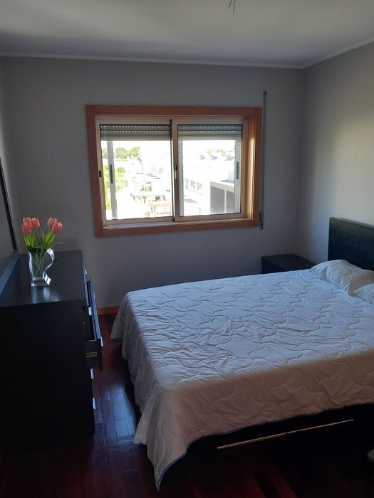 Mobilia quarto madeira preto