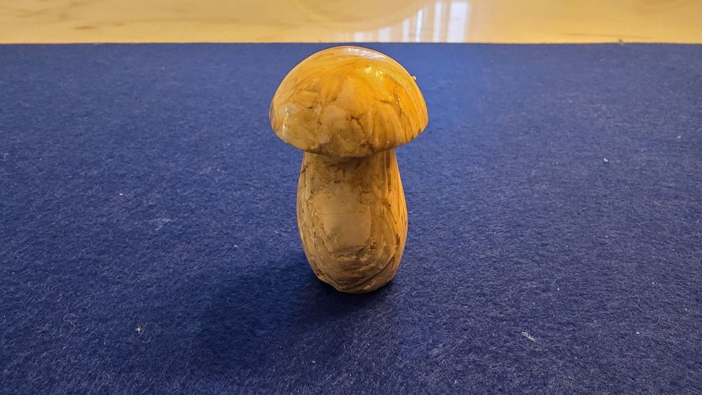 Cogumelo em jaspe policromado