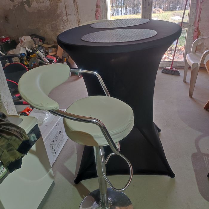 Stół barowy z krzeslami