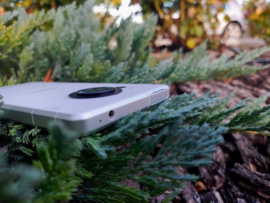 Смартфон с камерой Leica HEKTOR - Sharp AQUOS S52D(2сим) с STD810\IP68